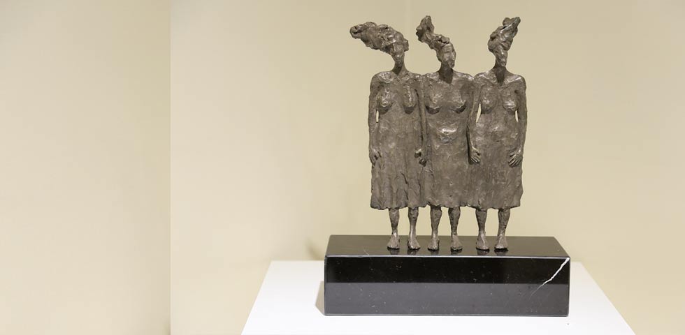 MÜGE GÖĞÜŞ’ÜN, CAM KAFESTEKİ TUTSAK KADINI