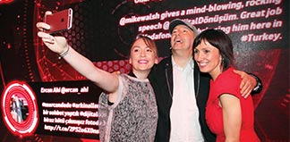 ARZU KAPROL’DEN TÜRKİYE’NİN İLK DİJİTAL DEFİLESİ