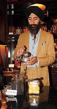 ÜNLÜ AKTÖR WARIS AHLUWALIA İLE ÇAY TADIMI