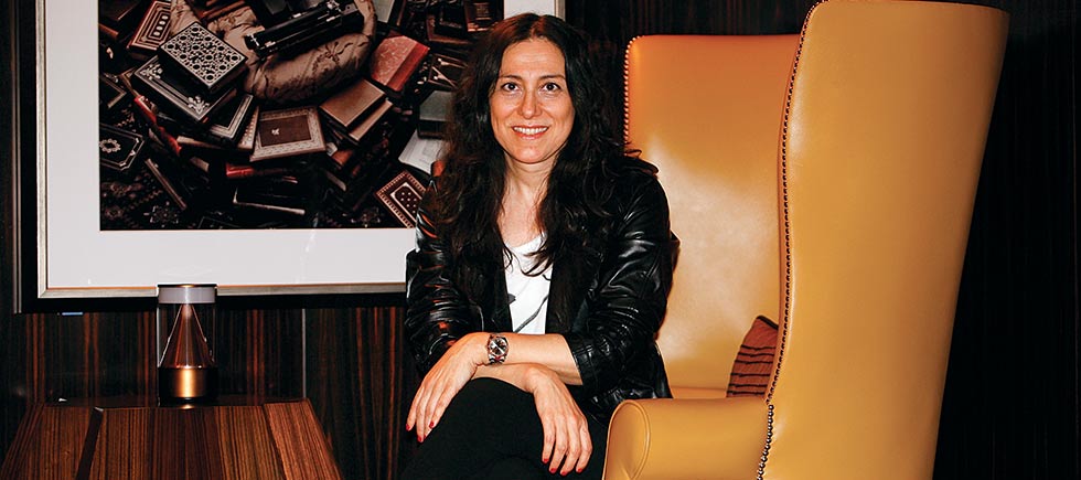 MODA  TASARIMCILARI  DERNEĞİ  BAŞKANI  VE  TASARIMCI MEHTAP  ELAİDİ