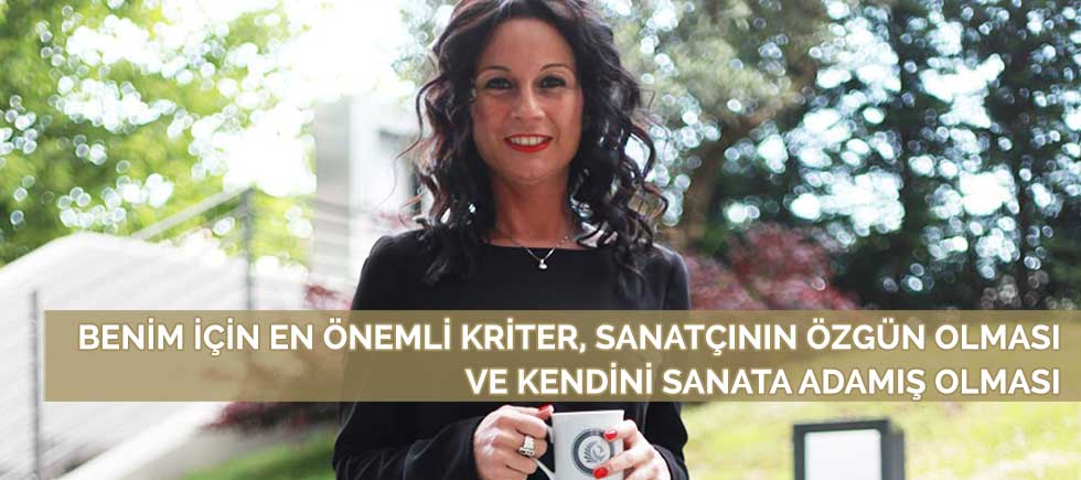 KERİM YETKİN’İN  “KATMANLAR”INI SERGİLEYEN  GALERİ  İLAYDA’NIN  SAHİBİ  İLAYDA  BABACAN