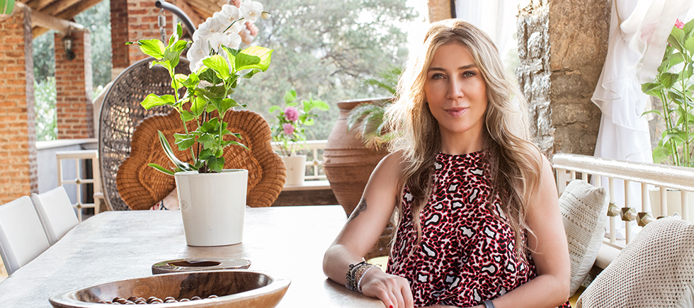 EL DEĞMEMİŞ DOĞANIN İÇİNDE HUZURLU BİR EV SAHİBİ DİLEK BİRGEN