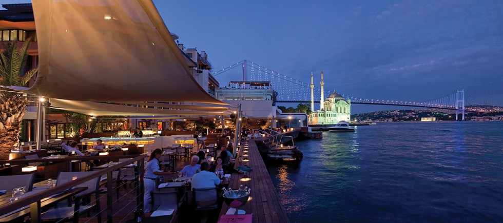 StarBoard Restaurant Boğaz ambiyansıyla misafirlerini bekliyor