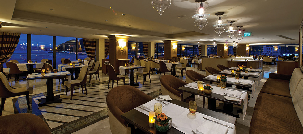 THE GRAND TRABYA'DA BOĞAZ MANZARASINDA KARŞI İFTAR