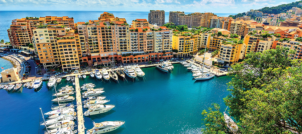 MONAKO YOL KENARINA PARK ETMİŞ  PAHALI ARABALARIN ÜLKESİ 