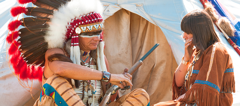 EVREN HERKES İÇİN BİR ŞARKI SAKLAR…