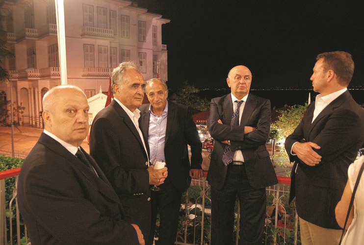 HAMAMCIOĞLU ÇİFTİNİN  BÜYÜKADA’DAKİ  ÖZEL DAVETİ