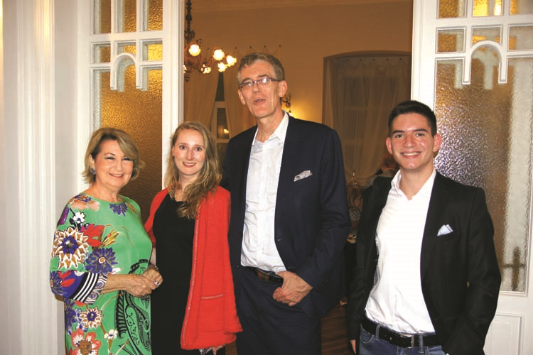 HAMAMCIOĞLU ÇİFTİNİN  BÜYÜKADA’DAKİ  ÖZEL DAVETİ