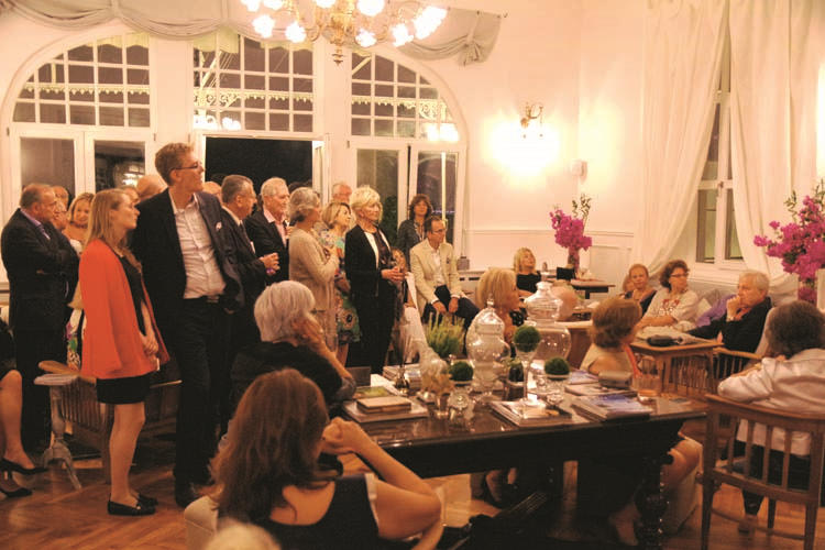 HAMAMCIOĞLU ÇİFTİNİN  BÜYÜKADA’DAKİ  ÖZEL DAVETİ