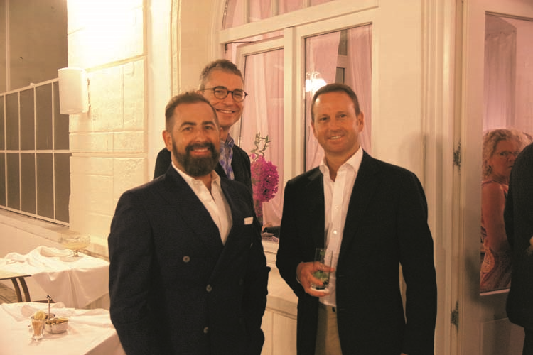 HAMAMCIOĞLU ÇİFTİNİN  BÜYÜKADA’DAKİ  ÖZEL DAVETİ