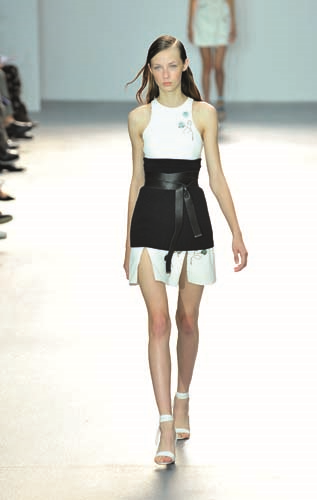 DÖVÜŞ SPORLARI DANSLA BULUŞUNCA DAVID KOMA