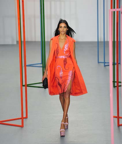 70’LERE DÖNÜŞ HOLLY FULTON