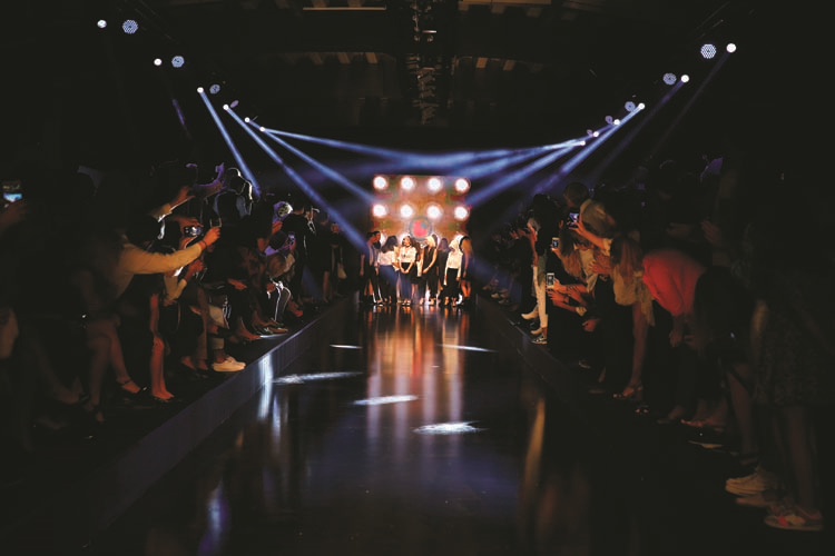 BORUSAN OTO İSTİNYE’DE LASALLE COLLEGE DEFİLESİ 