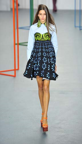 70’LERE DÖNÜŞ HOLLY FULTON