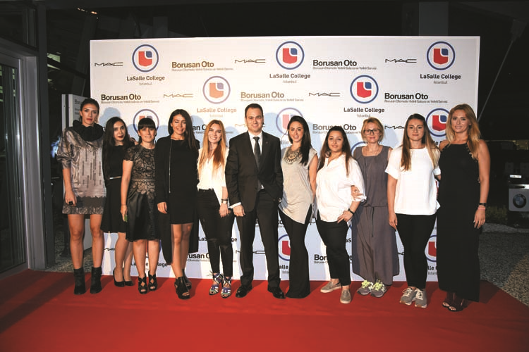BORUSAN OTO İSTİNYE’DE LASALLE COLLEGE DEFİLESİ 