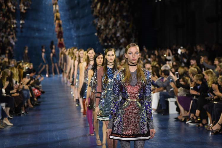 KOZMİK KEŞİF MARY KATRANTZOU