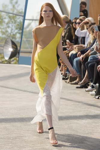 RENK BLOKLARI BAŞROLDE JONATHAN SAUNDERS