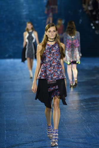 KOZMİK KEŞİF MARY KATRANTZOU