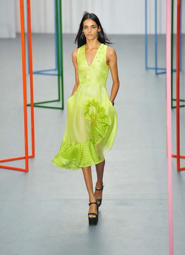 70’LERE DÖNÜŞ HOLLY FULTON