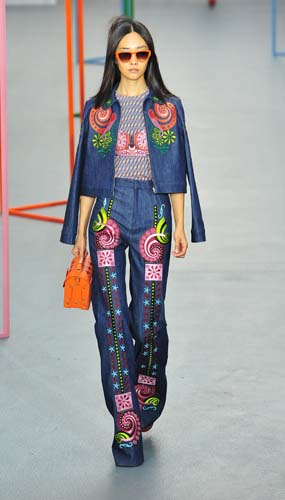 70’LERE DÖNÜŞ HOLLY FULTON