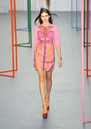 70’LERE DÖNÜŞ HOLLY FULTON