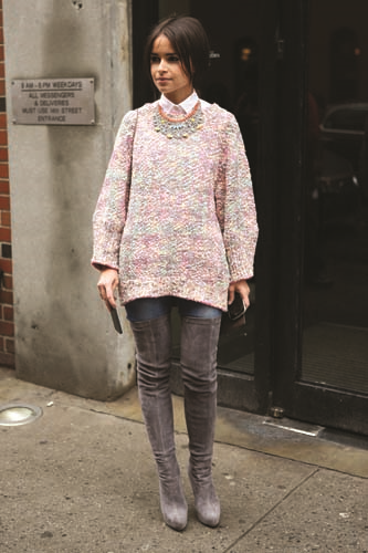 UZUN ÇİZMELERLE HAVALI ADIMLAR