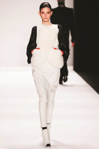 THOMAS WYLDE’IN YARATICISI PAULA THOMAS ROCK’N ROLL’DAN BESLENİYOR