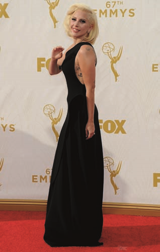 67. EMMY ÖDÜLLERİ’NDE  YILDIZLAR GEÇİDİ