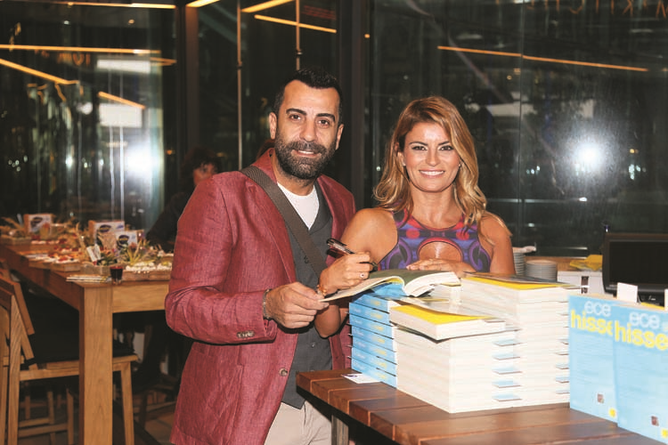 ECE VAHAPOĞLU YENİ KİTABI “ECE GİBİ HİSSET”İ TANITTI