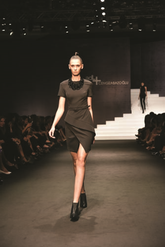 CENGİZ ABAZOĞLU’DAN SONSUZ SEVGİ KOLEKSİYONU 