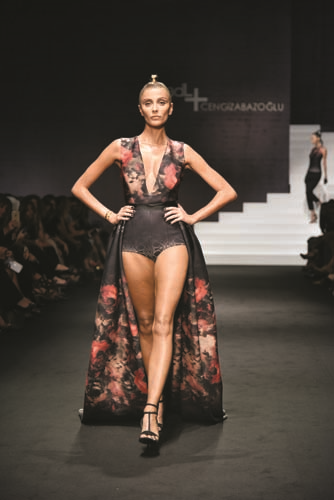 CENGİZ ABAZOĞLU’DAN SONSUZ SEVGİ KOLEKSİYONU 