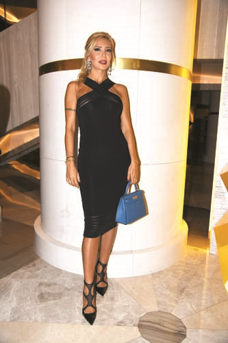 CENGİZ ABAZOĞLU’DAN SONSUZ SEVGİ KOLEKSİYONU 