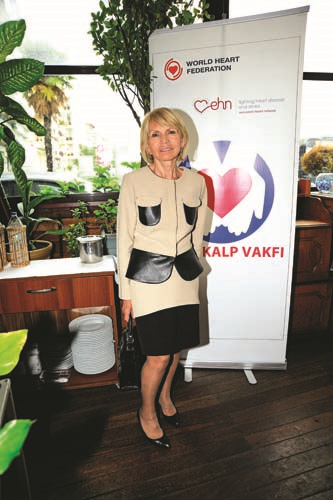 TÜRK KALP VAKFI YARARINA  KALP DOSTLARI BULUŞTU