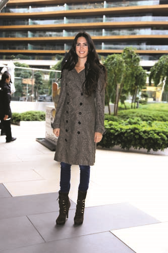 ECE VAHAPOĞLU YENİ KİTABI “ECE GİBİ HİSSET”İ TANITTI