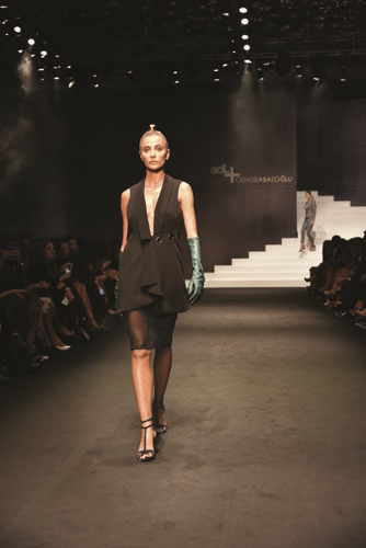 CENGİZ ABAZOĞLU’DAN SONSUZ SEVGİ KOLEKSİYONU 