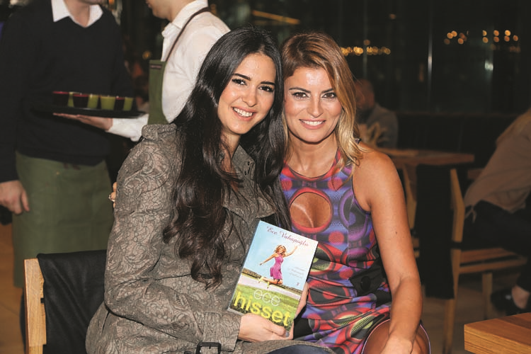 ECE VAHAPOĞLU YENİ KİTABI “ECE GİBİ HİSSET”İ TANITTI