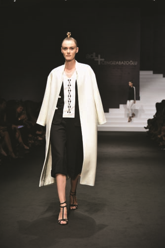 CENGİZ ABAZOĞLU’DAN SONSUZ SEVGİ KOLEKSİYONU 