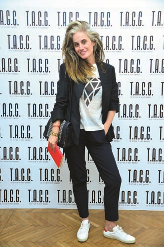 MODAYA KLEOPATRA’NIN  ENERJİK  DOKUNUŞU   