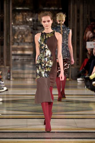 KORELİ TASARIMCI SOOJIN LEE SON  KOLEKSİYONUNDA  MİLİTER DETAYLARA  YER VERDİ