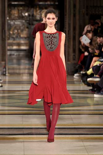 KORELİ TASARIMCI SOOJIN LEE SON  KOLEKSİYONUNDA  MİLİTER DETAYLARA  YER VERDİ