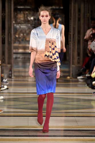 KORELİ TASARIMCI SOOJIN LEE SON  KOLEKSİYONUNDA  MİLİTER DETAYLARA  YER VERDİ