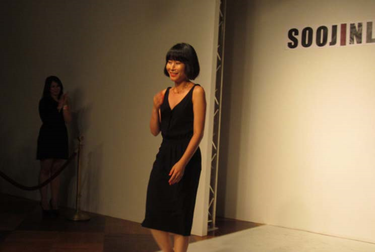 KORELİ TASARIMCI SOOJIN LEE SON  KOLEKSİYONUNDA  MİLİTER DETAYLARA  YER VERDİ