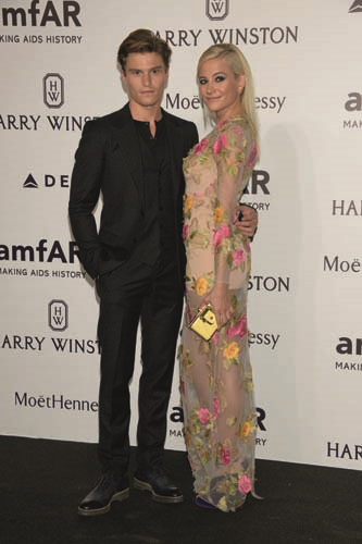 ÜNLÜLER YARDIM GALASINDA BULUŞTU