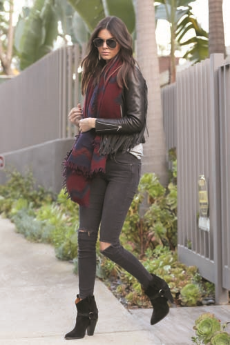 KENDALL JENNER  HER ORTAMDA HAVALI GÖZÜKMEYİ BAŞARIYOR