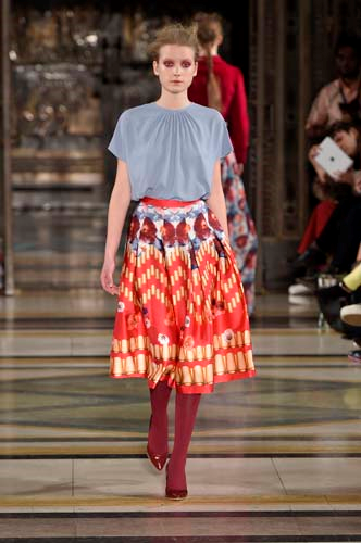 KORELİ TASARIMCI SOOJIN LEE SON  KOLEKSİYONUNDA  MİLİTER DETAYLARA  YER VERDİ