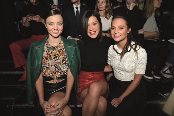 PARİS MODA HAFTASINDA TASARIMCILARIN RENKLİ DÜNYALARINA YOLCULUK