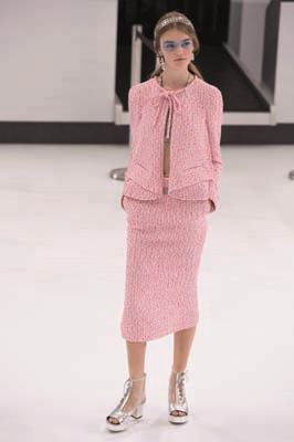 PARİS MODA HAFTASINDA TASARIMCILARIN RENKLİ DÜNYALARINA YOLCULUK