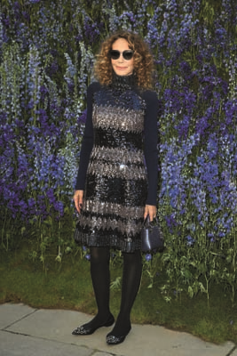 PARİS MODA HAFTASINDA TASARIMCILARIN RENKLİ DÜNYALARINA YOLCULUK