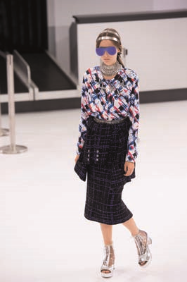 PARİS MODA HAFTASINDA TASARIMCILARIN RENKLİ DÜNYALARINA YOLCULUK