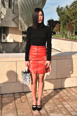 PARİS MODA HAFTASINDA TASARIMCILARIN RENKLİ DÜNYALARINA YOLCULUK